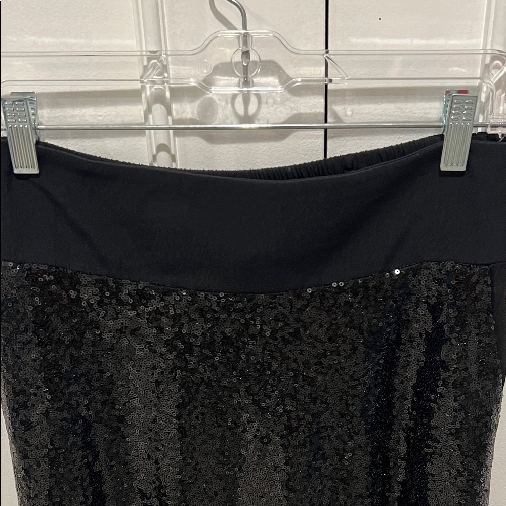 Elegant Black Women's Skirt - Picture 3 of 9